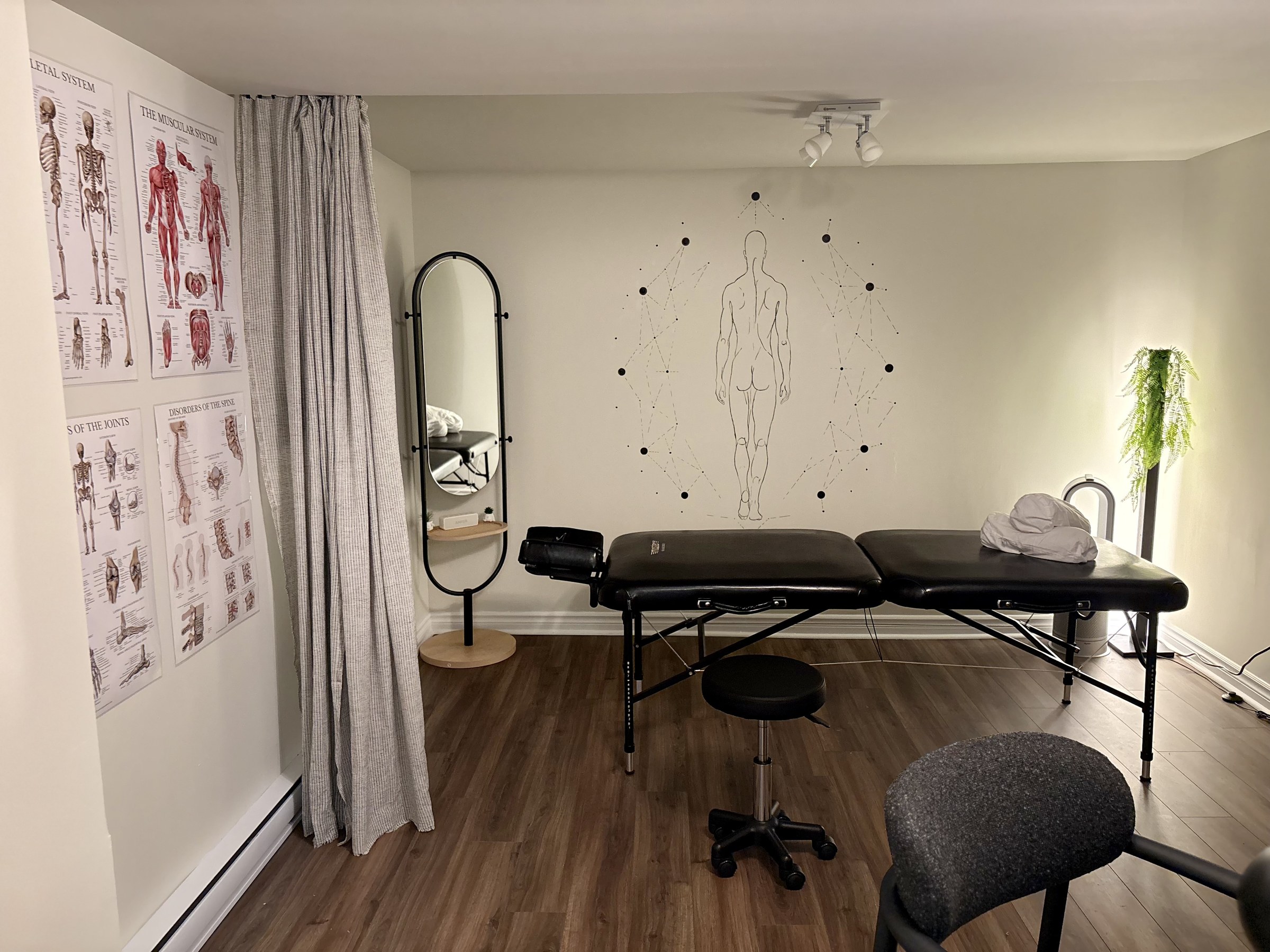 Vue large et immersive du cabinet de Laurier